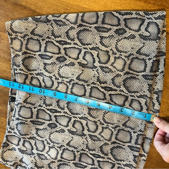 Vintage Snake Print Mini Skirt! Size 1 - Picture 4 of 7